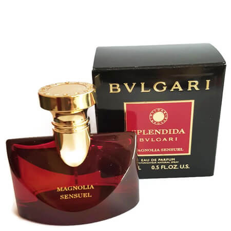 BVLGARI Splendida Magnolia Sensuel EDP 5 ml ความหอมหวานของดอกไม้ที่มีเสน่ห์ กลิ่นเปิดมาด้วยความสดชื่นนิดๆ ของแมกโนเลียและจัสมิน ตบท้ายด้วยกลิ่นสไตล์อโรม่านิดๆจากกลิ่นพัชชุลลี่ มักส์ ให้อารมณ์สาวสวยหรูดูมีเสน่ห์ดึงดูด